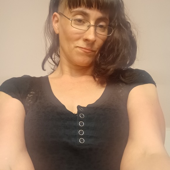 Meet your Posher, Jess - Picture 1 of 1